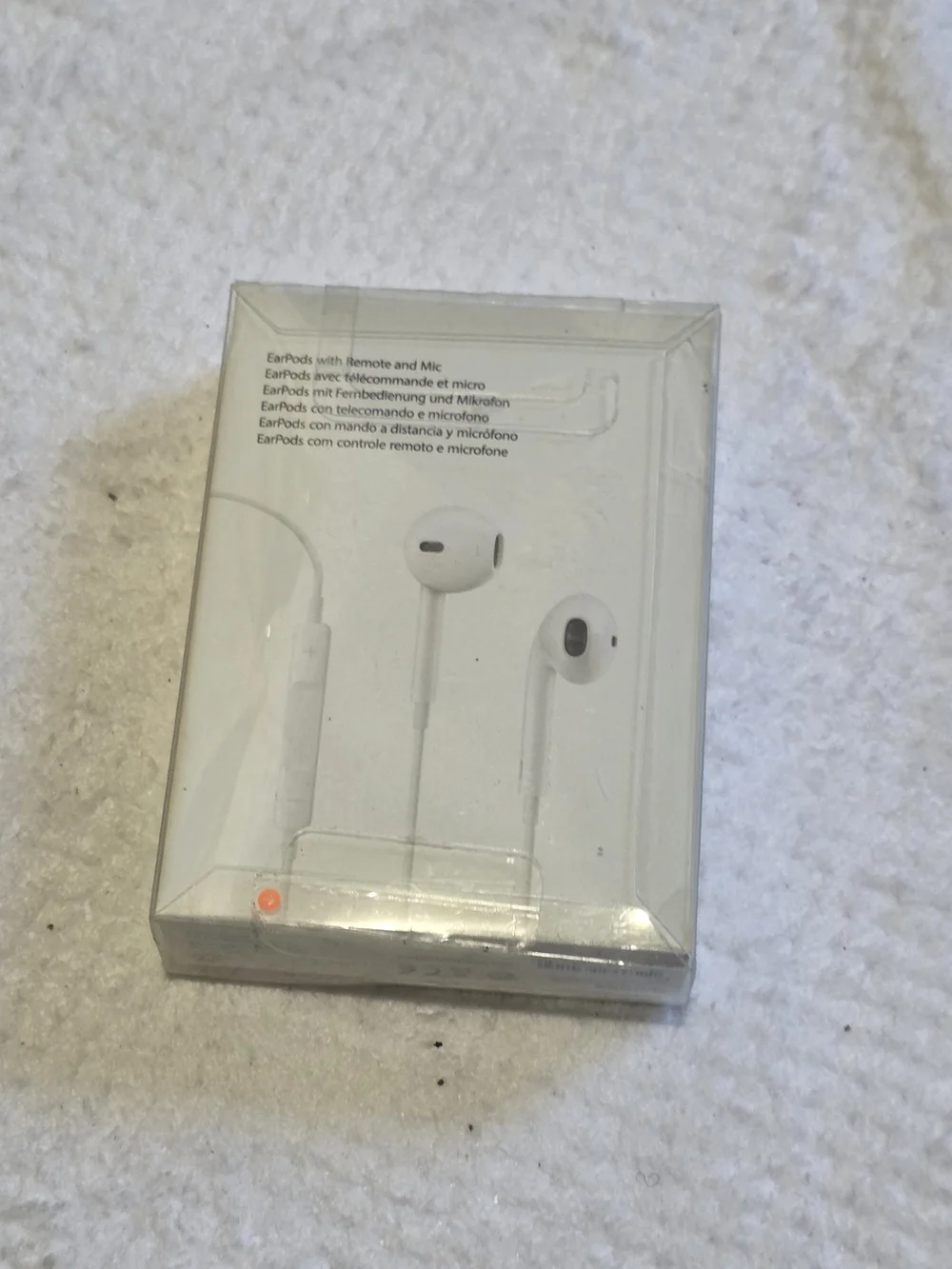 Apple EarPods with Remote and Mic - White